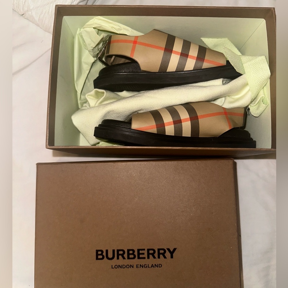 Burberry sandal